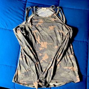 Camouflage shoulderless long sleeve shirt